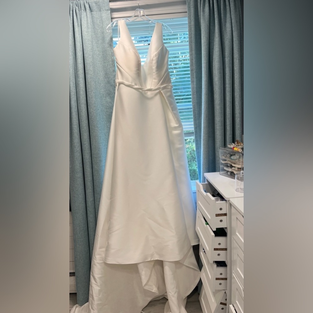 ELEGANT PLUNGING V-NECKLINE A-LINE WEDDING DRESS IN TEXTURED SATIN - Picture 8 of 9